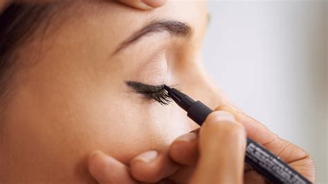 Common mistakes to avoid when applying magic flick eyeliner